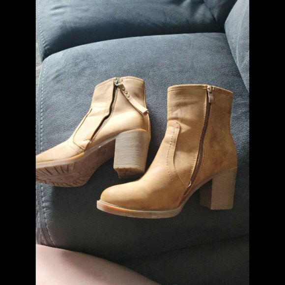 Womens size 9 heeled boots - Picture 2 of 8